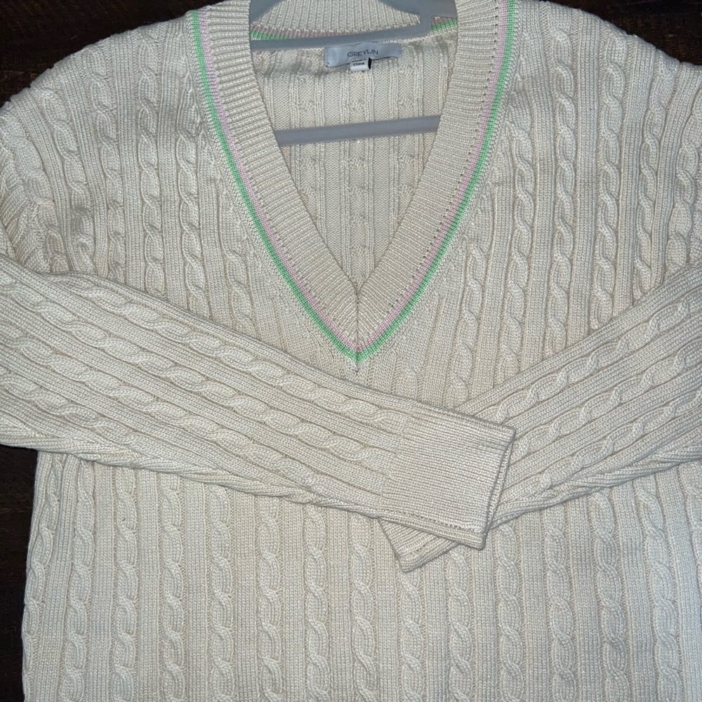 New Greylin cable knit sweater size Small.